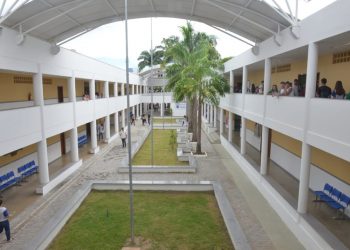 Governo do Estado entrega obra de reforma e ampliação da EEEFM João Bley, em Castelo