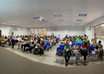 Equipes de escolas de Tempo Integral participam de formação
