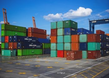 De olho no mercado internacional, 70 empresas assinam termo de adesão ao PEIEX