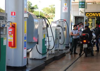 Petrobras reduz preço da gasolina em 8% a partir desta quarta