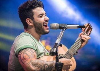 Gusttavo Lima doa R$ 500 mil em alimentos para famílias que vivem de lixão