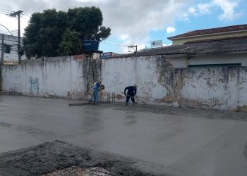 Seguem obras de construção de quadra esportiva em escola de São Mateus