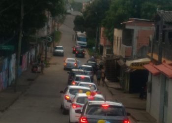 Professores de escola em Cariacica realizam ‘Carreata da Saudade’