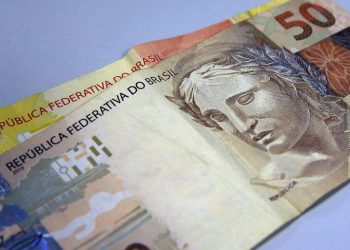 Bolsonaro fala em estender auxílio emergencial até o final do ano