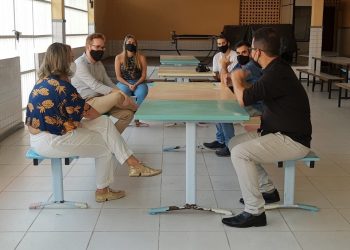 Secretário da Educação visita equipes escolares na Grande Vitória