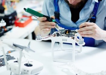 Estudantes da Sala de Recursos em Altas Habilidades de escola em Linhares se destacam em projetos de robótica