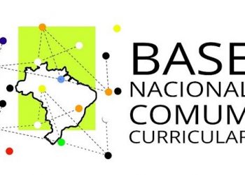 Sedu entrega material do Currículo do Novo Ensino Médio ao Conselho Estadual de Educação