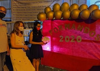 Formatura Drive Thru é realizada por escola estadual em Apiacá