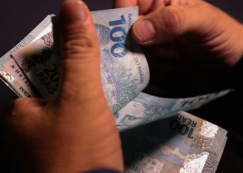 Auxílio emergencial será pago em quatro parcelas com valores de até R$ 375. Veja quem vai receber!