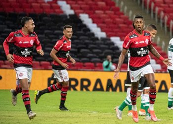 Flamengo faz jogo seguro, vence Coritiba e avança às oitavas da Copa do Brasil