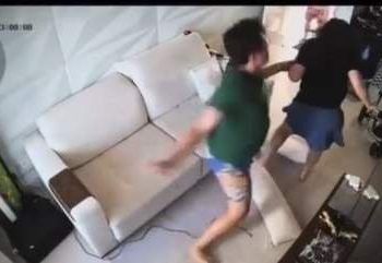 Ex-mulher de DJ Ivis publica vídeos e denuncia artista por agressão