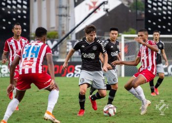 Com gol nos acréscimos, Vasco evita derrota para o Náutico na Série B