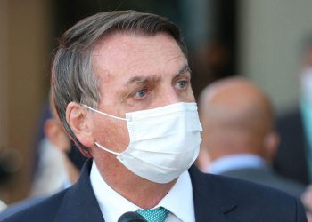 ‘Botijão de gás poderia ser vendido a R$ 60 ou R$ 70 no máximo’, diz Bolsonaro