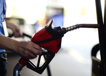 Preço médio da gasolina no ES sobe R$ 0,14 e combustível já é vendido a mais de R$ 7