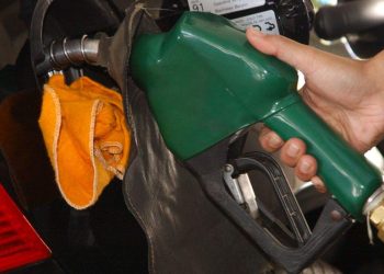 Preços da gasolina e do diesel têm leve queda; defasagem do diesel volta a subir