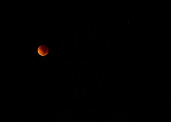 ‘Lua de Sangue’: veja fotos do eclipse lunar total no ES