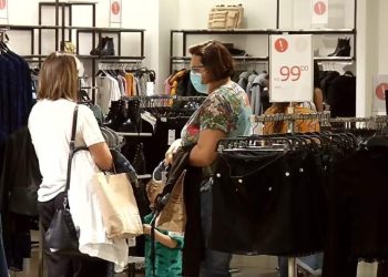 Dia sem imposto no ES tem óculos, roupas, calçados e outros produtos com mais de 70% de desconto