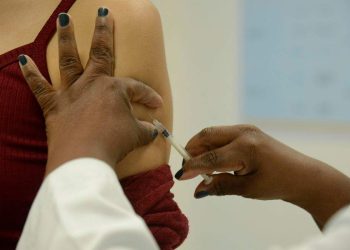 Covid-19: cidades do ES abrem agendamento de vacinação para pessoas com mais de 50 anos