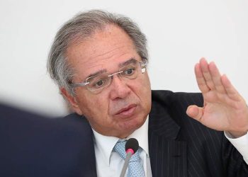 “Taxa de desemprego vai para 8% antes de o ano acabar”, diz Guedes