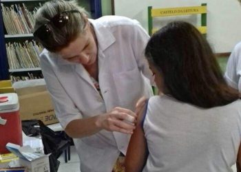 Vacina contra HPV e meningite: governo amplia grupos de crianças que podem tomar