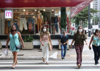 Covid-19: Brasil registra 129 mortes e 44 mil casos em 24 horas