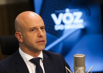 Brasil deve encerrar ano com superávit de 0,4% do PIB