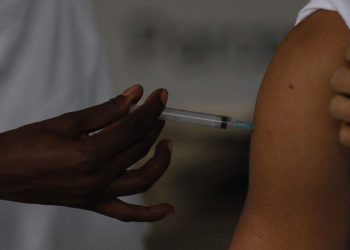 Covid: aplicação da vacina bivalente deve começar em 27 de fevereiro