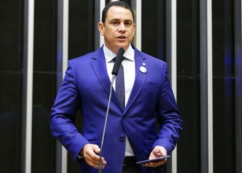 Deputado Da Vitória critica retomada de impostos sobre gasolina e etanol