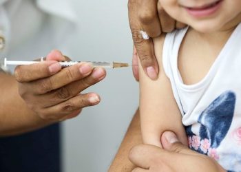 Sesa inicia aplicação de dose de reforço contra a Covid-19 para crianças de 3 a 11 anos