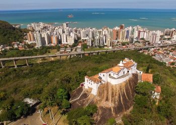 Vitória e Vila Velha, no ES, são as cidades que mais cresceram em buscas para destino de férias de julho; veja top 10 do país