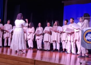 Coral de internas Maria Marias se apresenta em universidade de Vila Velha