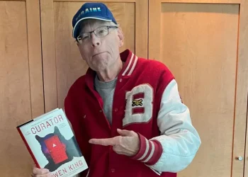 Stephen King diz que ataque a tiros no Maine aconteceu a 80 km de sua casa e critica política armamentista