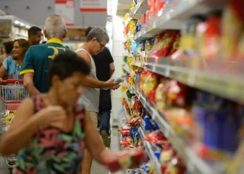 Novas regras para rótulos de alimentos valem a partir de hoje