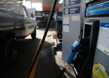 Guerra no Oriente Médio pode aumentar preço do diesel, diz Petrobras