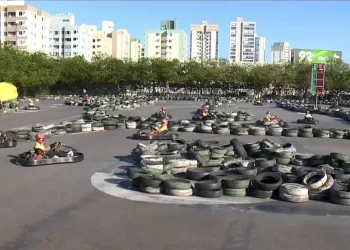 Estudantes aprendem sobre educação no trânsito com aulas de kart em Vitória