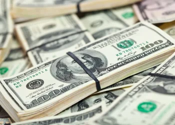 Argentina: ‘dólar blue’ passa o patamar de 1.000 pesos pela primeira vez