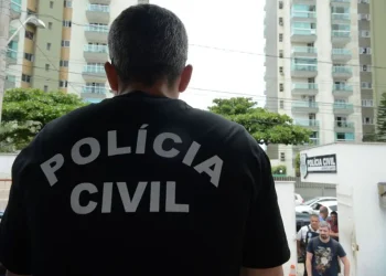 Casagrande anuncia reajuste salarial para bombeiros e policiais