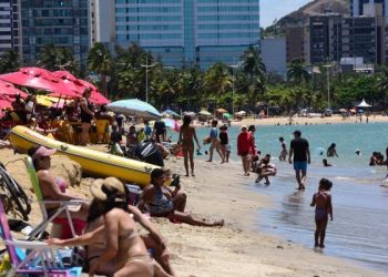 Verão abre 3 mil vagas de emprego temporário no ES