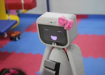 Maria T21: robô capixaba ajuda crianças com TEA e Síndrome de Down