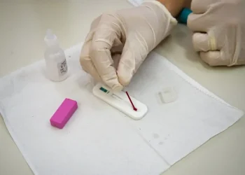 Testes rápidos de hepatites virais em shopping e terminal da Serra durante a semana