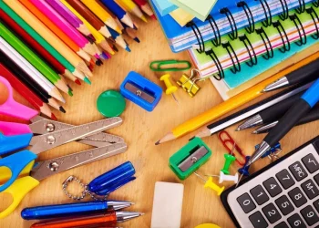 Materiais escolares têm variação de mais de 100% no preço, revela Procon