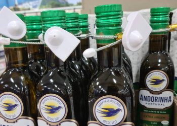 Preço nas alturas: Azeite ganha lacre antifurto em supermercado de Vitória
