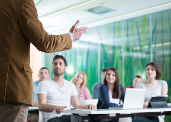 Inscrições abertas para mil bolsas de graduação gratuitas em 30 faculdades no ES; saiba como se inscrever