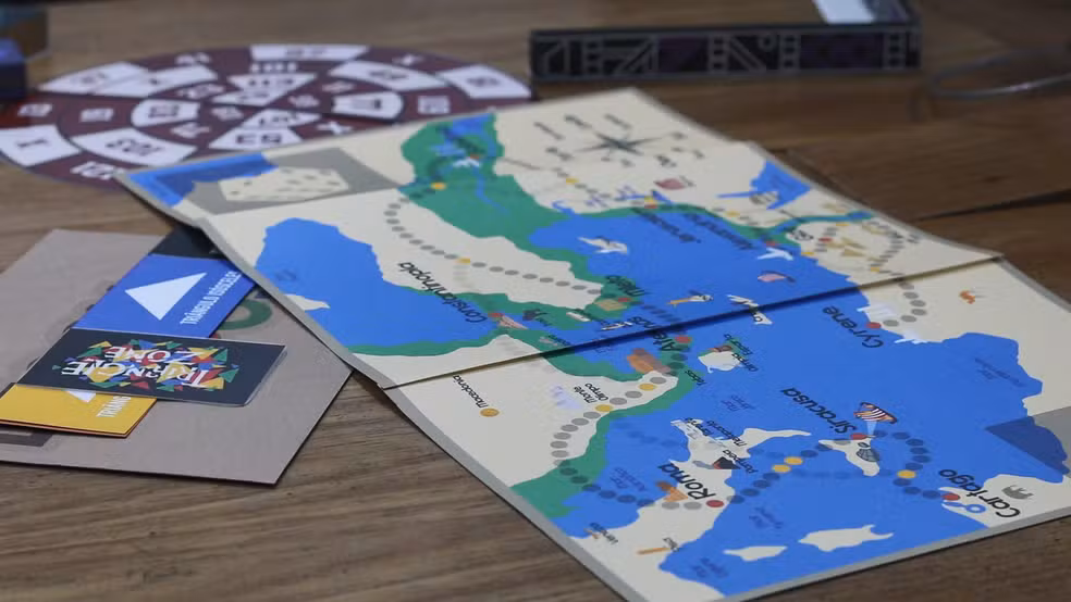Jovem capixaba cria jogos de tabuleiro para ensinar matemática de forma lúdica e divertida