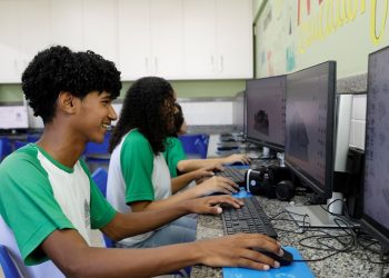 Mais da metade dos alunos da Rede Estadual do Espírito Santo tem nota acima de 600 na redação do Enem 2023