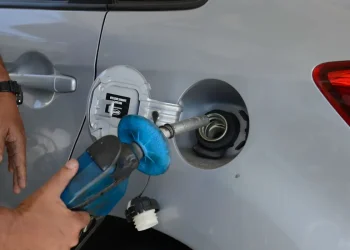 Petrobras reajusta em 7,12% preço da gasolina para distribuidoras