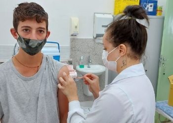 SMS aos pais: média de doses aplicadas por dia de vacina da dengue aumentou em 26% nas últimas duas semanas