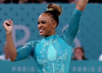 Rebeca Andrade ganha ouro no solo e é a maior atleta olímpica da história do Brasil