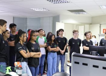 Prodest apresenta serviços de Tecnologia da Informação para estudantes de escola estadual de Linhares