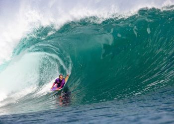 Neymara Carvalho disputa etapa do Circuito de Bodyboarding de Santa Catarina